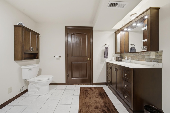 1676 Overlook, DIXON, Illinois 61021, 3 Bedrooms Bedrooms, ,3 BathroomsBathrooms,House,For Sale,Overlook,202603200