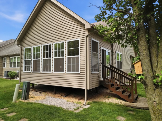1676 Overlook, DIXON, Illinois 61021, 3 Bedrooms Bedrooms, ,3 BathroomsBathrooms,House,For Sale,Overlook,202603200