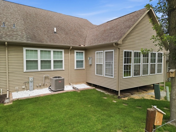 1676 Overlook, DIXON, Illinois 61021, 3 Bedrooms Bedrooms, ,3 BathroomsBathrooms,House,For Sale,Overlook,202603200