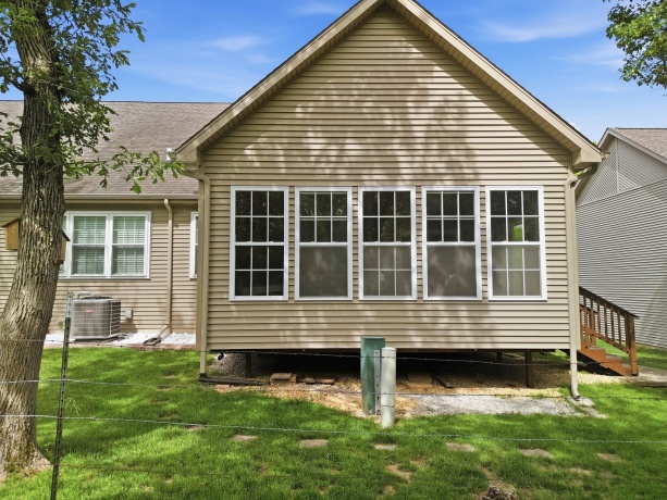 1676 Overlook, DIXON, Illinois 61021, 3 Bedrooms Bedrooms, ,3 BathroomsBathrooms,House,For Sale,Overlook,202603200