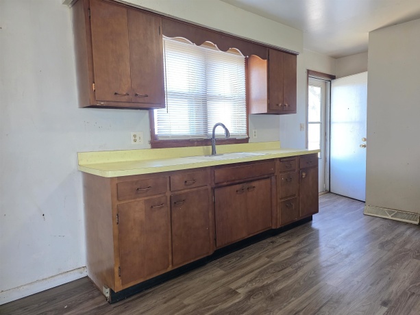 2802 8th St, ROCKFORD, Illinois 61109, 3 Bedrooms Bedrooms, ,1 BathroomBathrooms,House,For Sale,8th St,202603208