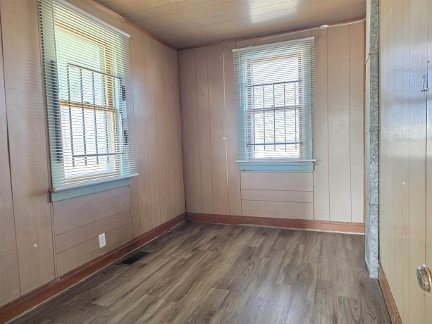 2802 8th St, ROCKFORD, Illinois 61109, 3 Bedrooms Bedrooms, ,1 BathroomBathrooms,House,For Sale,8th St,202603208