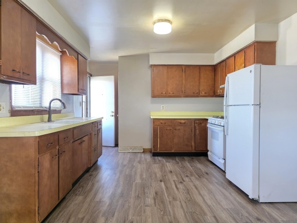 2802 8th St, ROCKFORD, Illinois 61109, 3 Bedrooms Bedrooms, ,1 BathroomBathrooms,House,For Sale,8th St,202603208