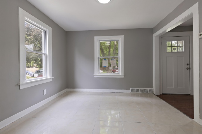 1322 Garrison, ROCKFORD, Illinois 61103, 3 Bedrooms Bedrooms, ,1 BathroomBathrooms,House,For Sale,Garrison,202603212