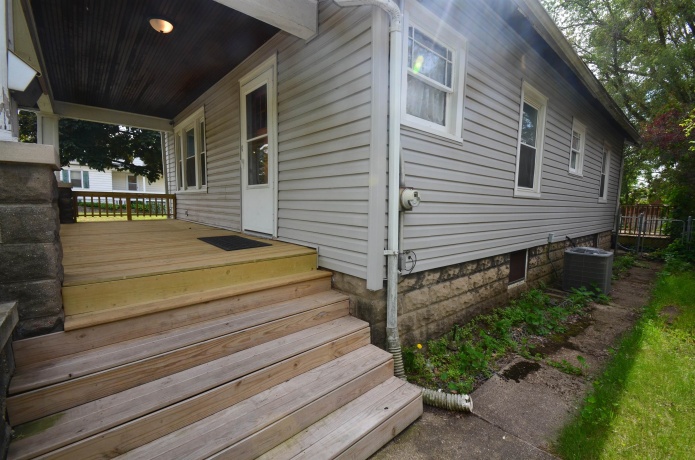 923 17th, ROCKFORD, Illinois 61104, 4 Bedrooms Bedrooms, ,1 BathroomBathrooms,House,For Sale,17th,202603213