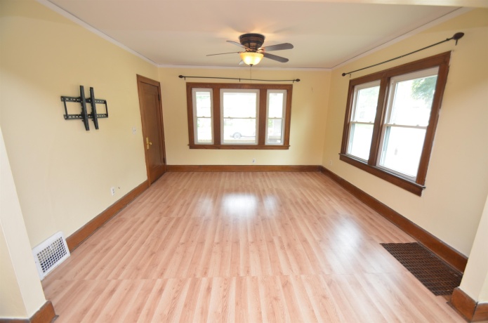 923 17th, ROCKFORD, Illinois 61104, 4 Bedrooms Bedrooms, ,1 BathroomBathrooms,House,For Sale,17th,202603213