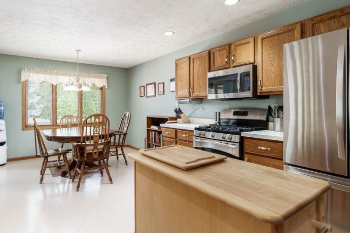 7152 MEADOW, ROCKFORD, Illinois 61114, 3 Bedrooms Bedrooms, ,3 BathroomsBathrooms,House,For Sale,MEADOW,202603219