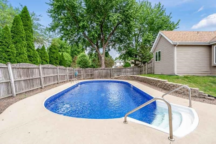7152 MEADOW, ROCKFORD, Illinois 61114, 3 Bedrooms Bedrooms, ,3 BathroomsBathrooms,House,For Sale,MEADOW,202603219