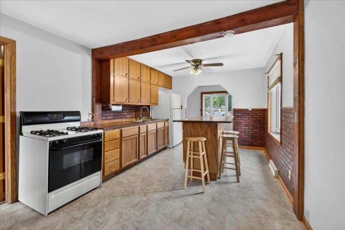302 Harlem, MACHESNEY PARK, Illinois 61115, 3 Bedrooms Bedrooms, ,1 BathroomBathrooms,House,For Sale,Harlem,202603220