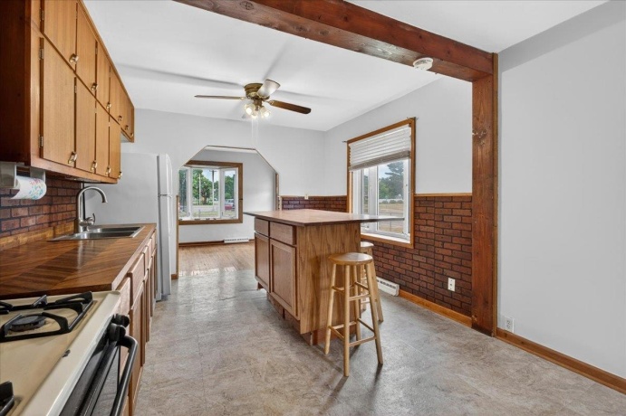 302 Harlem, MACHESNEY PARK, Illinois 61115, 3 Bedrooms Bedrooms, ,1 BathroomBathrooms,House,For Sale,Harlem,202603220