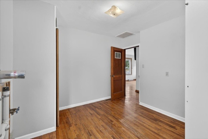 302 Harlem, MACHESNEY PARK, Illinois 61115, 3 Bedrooms Bedrooms, ,1 BathroomBathrooms,House,For Sale,Harlem,202603220