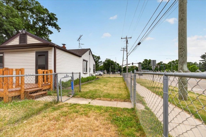 302 Harlem, MACHESNEY PARK, Illinois 61115, 3 Bedrooms Bedrooms, ,1 BathroomBathrooms,House,For Sale,Harlem,202603220