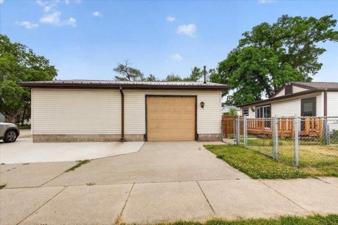 302 Harlem, MACHESNEY PARK, Illinois 61115, 3 Bedrooms Bedrooms, ,1 BathroomBathrooms,House,For Sale,Harlem,202603220