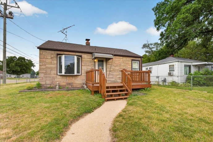 302 Harlem, MACHESNEY PARK, Illinois 61115, 3 Bedrooms Bedrooms, ,1 BathroomBathrooms,House,For Sale,Harlem,202603220