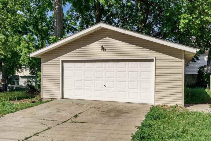 604 Pleasant, BELVIDERE, Illinois 61008, 5 Bedrooms Bedrooms, ,2 BathroomsBathrooms,House,For Sale,Pleasant,202603222