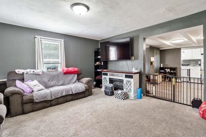 604 Pleasant, BELVIDERE, Illinois 61008, 5 Bedrooms Bedrooms, ,2 BathroomsBathrooms,House,For Sale,Pleasant,202603222