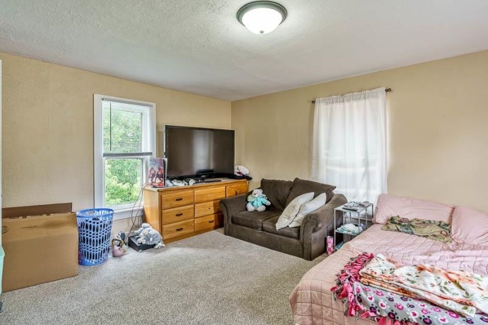 604 Pleasant, BELVIDERE, Illinois 61008, 5 Bedrooms Bedrooms, ,2 BathroomsBathrooms,House,For Sale,Pleasant,202603222