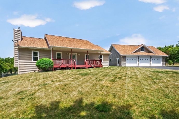 6880 CHERRY HILL, RIDOTT, Illinois 61067, 4 Bedrooms Bedrooms, ,4 BathroomsBathrooms,House,For Sale,CHERRY HILL,202603231