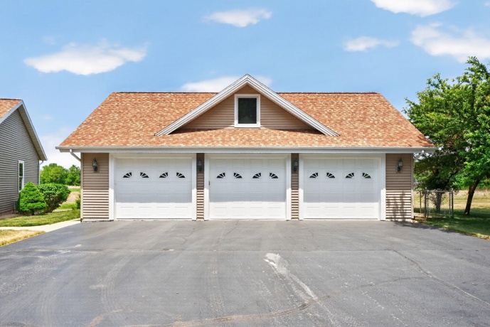 6880 CHERRY HILL, RIDOTT, Illinois 61067, 4 Bedrooms Bedrooms, ,4 BathroomsBathrooms,House,For Sale,CHERRY HILL,202603231