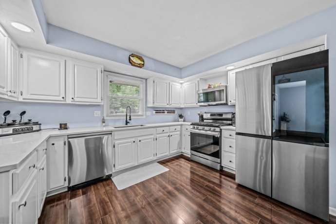 1393 Bryn Mawr, ROCKFORD, Illinois 61107, 4 Bedrooms Bedrooms, ,2 BathroomsBathrooms,House,For Sale,Bryn Mawr,202603234