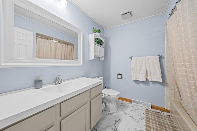 1393 Bryn Mawr, ROCKFORD, Illinois 61107, 4 Bedrooms Bedrooms, ,2 BathroomsBathrooms,House,For Sale,Bryn Mawr,202603234