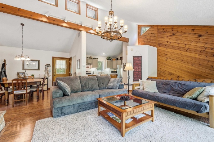 320 Wachter, GALENA, Illinois 61036, 2 Bedrooms Bedrooms, ,1 BathroomBathrooms,House,For Sale,Wachter,202603252