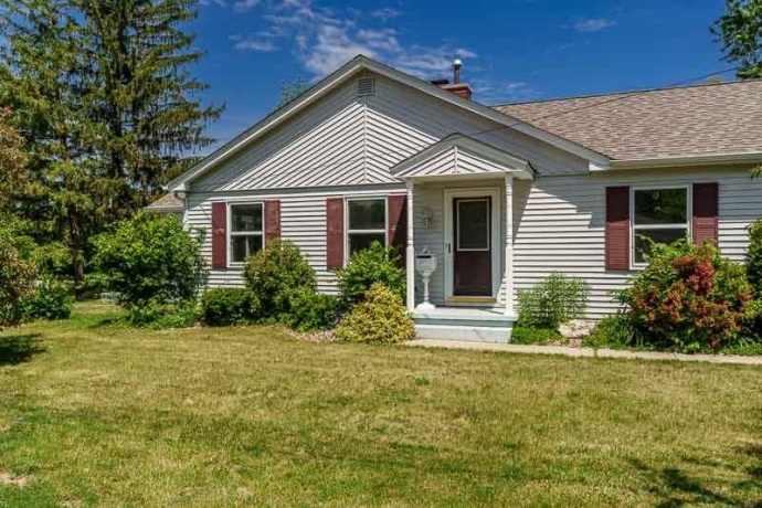215 Shore, ROCKTON, Illinois 61072, 3 Bedrooms Bedrooms, ,2 BathroomsBathrooms,House,For Sale,Shore,202603254