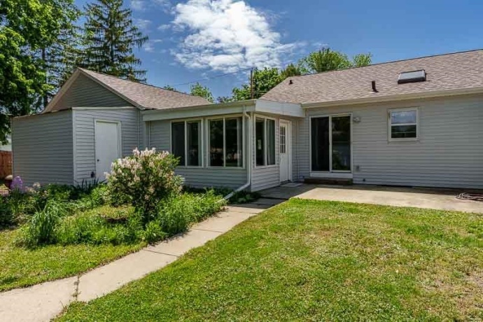 215 Shore, ROCKTON, Illinois 61072, 3 Bedrooms Bedrooms, ,2 BathroomsBathrooms,House,For Sale,Shore,202603254