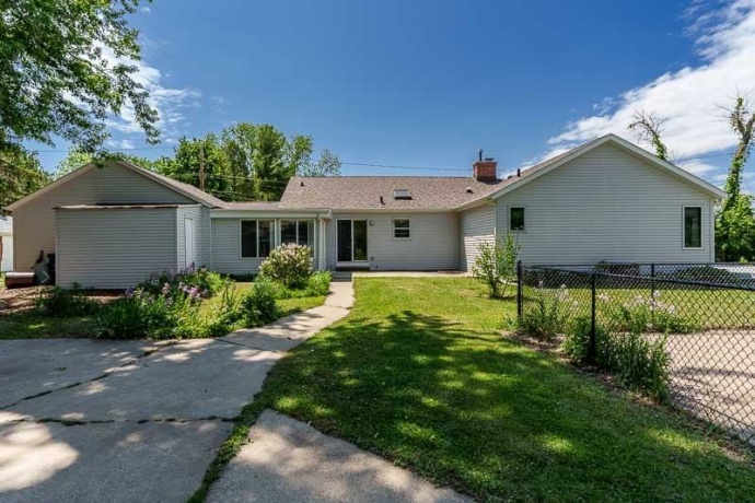 215 Shore, ROCKTON, Illinois 61072, 3 Bedrooms Bedrooms, ,2 BathroomsBathrooms,House,For Sale,Shore,202603254