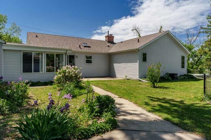 215 Shore, ROCKTON, Illinois 61072, 3 Bedrooms Bedrooms, ,2 BathroomsBathrooms,House,For Sale,Shore,202603254