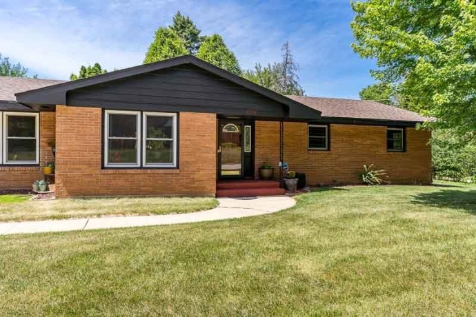 2734 Edgewood, ROCKFORD, Illinois 61114, 3 Bedrooms Bedrooms, ,2 BathroomsBathrooms,House,For Sale,Edgewood,202603257