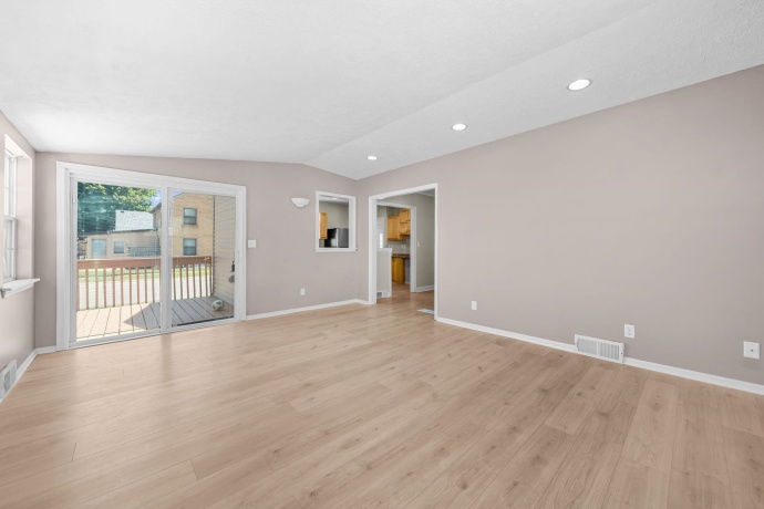 552 River, LOVES PARK, Illinois 61111, 3 Bedrooms Bedrooms, ,2 BathroomsBathrooms,House,For Sale,River,202603260