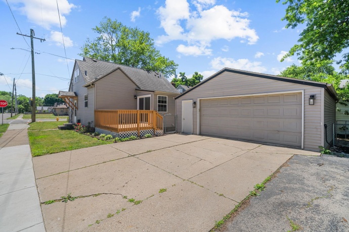 552 River, LOVES PARK, Illinois 61111, 3 Bedrooms Bedrooms, ,2 BathroomsBathrooms,House,For Sale,River,202603260