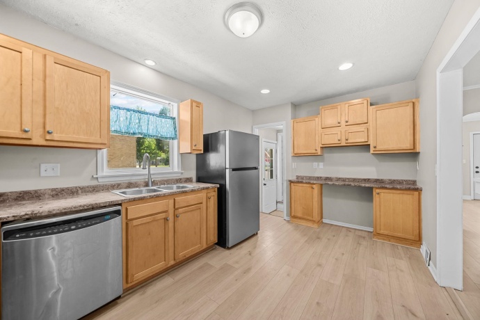552 River, LOVES PARK, Illinois 61111, 3 Bedrooms Bedrooms, ,2 BathroomsBathrooms,House,For Sale,River,202603260