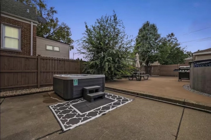 5304 New England, CHICAGO, Illinois 60638, 5 Bedrooms Bedrooms, ,3 BathroomsBathrooms,House,For Sale,New England,202603263