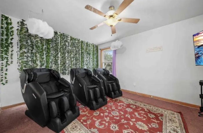 5304 New England, CHICAGO, Illinois 60638, 5 Bedrooms Bedrooms, ,3 BathroomsBathrooms,House,For Sale,New England,202603263