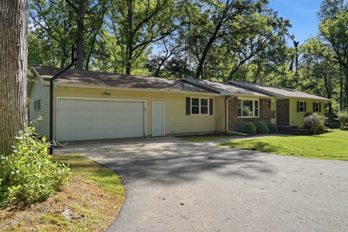 7261 Ridge, DIXON, Illinois 61021, 3 Bedrooms Bedrooms, ,2 BathroomsBathrooms,House,For Sale,Ridge,202603267