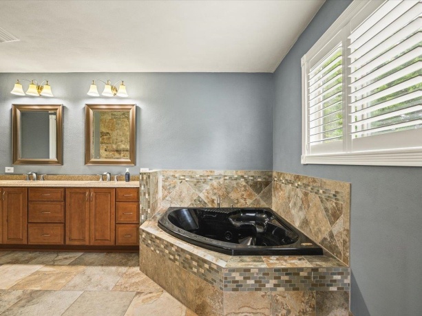 1 GLEN ABBEY, ROCKFORD, Illinois 61107, 3 Bedrooms Bedrooms, ,2 BathroomsBathrooms,House,For Sale,GLEN ABBEY,202603271