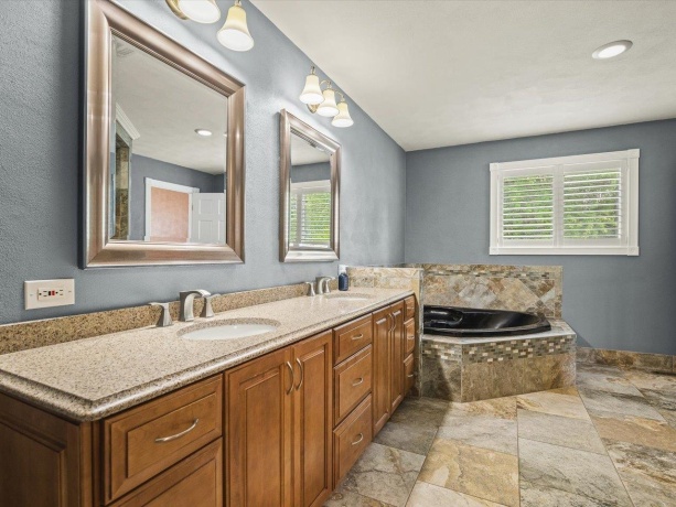 1 GLEN ABBEY, ROCKFORD, Illinois 61107, 3 Bedrooms Bedrooms, ,2 BathroomsBathrooms,House,For Sale,GLEN ABBEY,202603271