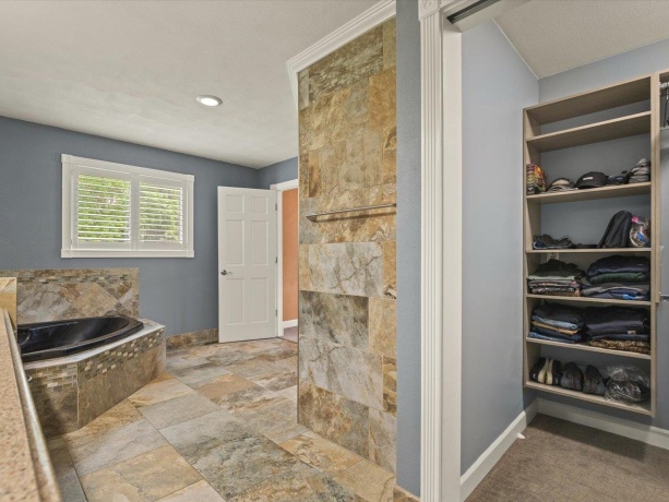 1 GLEN ABBEY, ROCKFORD, Illinois 61107, 3 Bedrooms Bedrooms, ,2 BathroomsBathrooms,House,For Sale,GLEN ABBEY,202603271