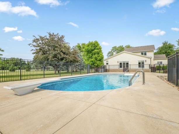 1 GLEN ABBEY, ROCKFORD, Illinois 61107, 3 Bedrooms Bedrooms, ,2 BathroomsBathrooms,House,For Sale,GLEN ABBEY,202603271