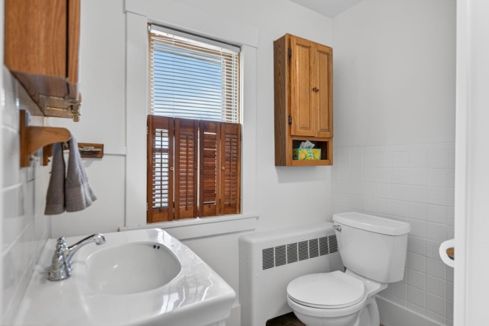1049 Lincoln, FREEPORT, Illinois 61032, 3 Bedrooms Bedrooms, ,1 BathroomBathrooms,House,For Sale,Lincoln,202603275