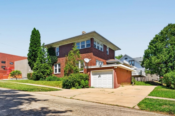 1049 Lincoln, FREEPORT, Illinois 61032, 3 Bedrooms Bedrooms, ,1 BathroomBathrooms,House,For Sale,Lincoln,202603275