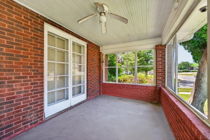 1049 Lincoln, FREEPORT, Illinois 61032, 3 Bedrooms Bedrooms, ,1 BathroomBathrooms,House,For Sale,Lincoln,202603275