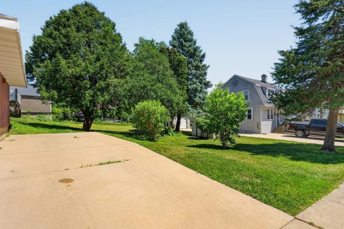 1049 Lincoln, FREEPORT, Illinois 61032, 3 Bedrooms Bedrooms, ,1 BathroomBathrooms,House,For Sale,Lincoln,202603275