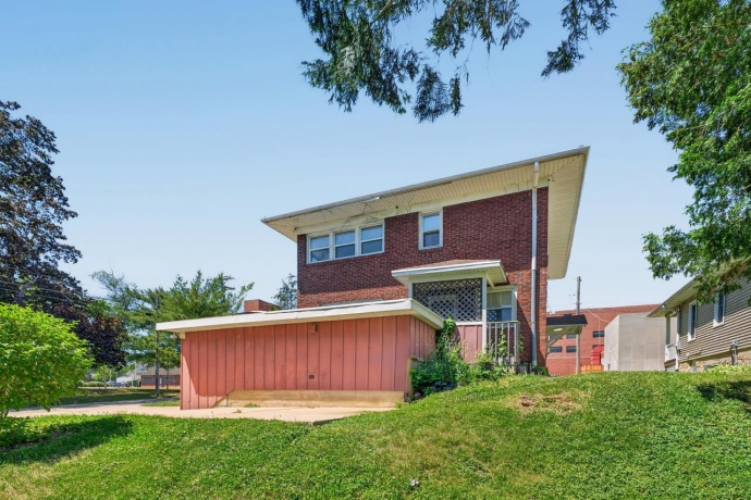 1049 Lincoln, FREEPORT, Illinois 61032, 3 Bedrooms Bedrooms, ,1 BathroomBathrooms,House,For Sale,Lincoln,202603275