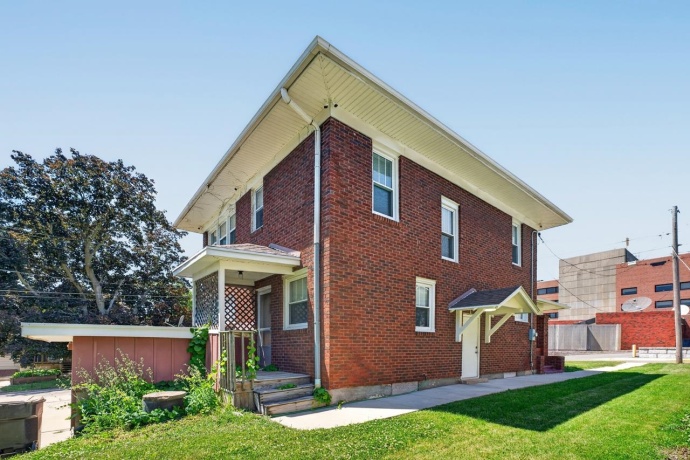 1049 Lincoln, FREEPORT, Illinois 61032, 3 Bedrooms Bedrooms, ,1 BathroomBathrooms,House,For Sale,Lincoln,202603275