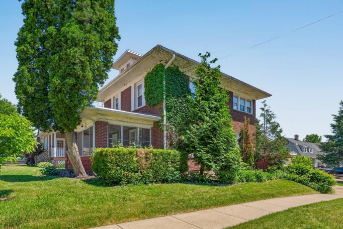 1049 Lincoln, FREEPORT, Illinois 61032, 3 Bedrooms Bedrooms, ,1 BathroomBathrooms,House,For Sale,Lincoln,202603275