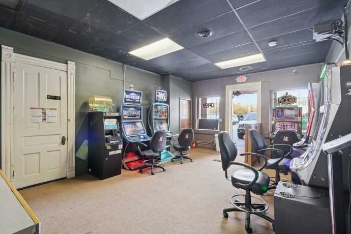 522 State, BELVIDERE, Illinois 61008, ,5+ Units,For Sale,State,202603280
