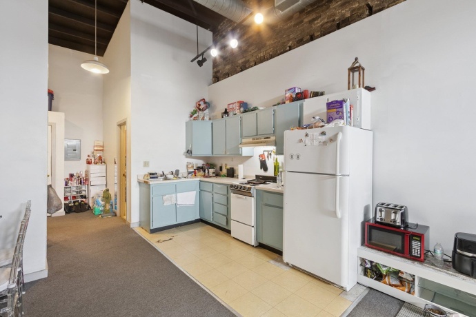 522 State, BELVIDERE, Illinois 61008, ,5+ Units,For Sale,State,202603280